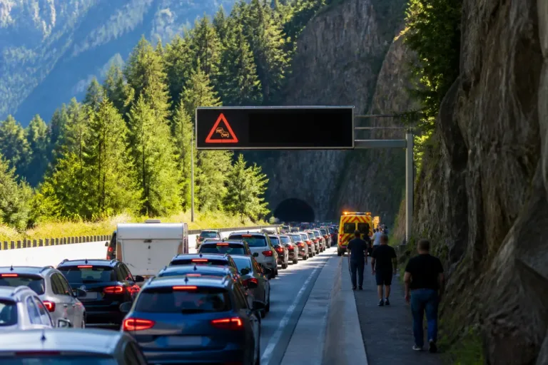 Am Samstag drohen vor dem Gotthard-Nordportal Rückstaus von über 15 Kilometern