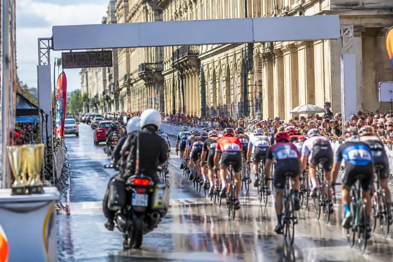 Tim Merlier gewinnt 7. Etappe der Tour de France in Bordeaux im Massensprint