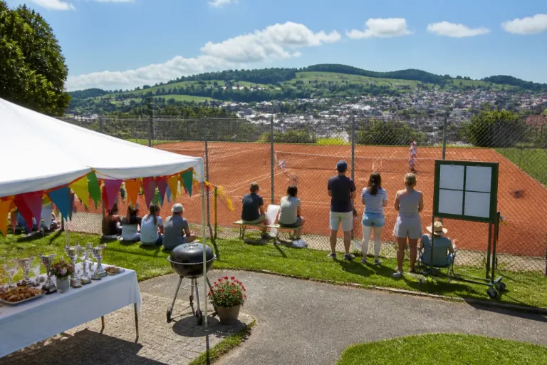 Tennis-Club Appenzell feiert Sommerfest mit Plauschturnier und vielen Teilnehmern