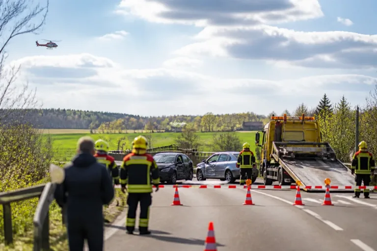 Vortritt missachtet: Zwei Autos kollidieren an H332-Ausfahrt in Hemishofen